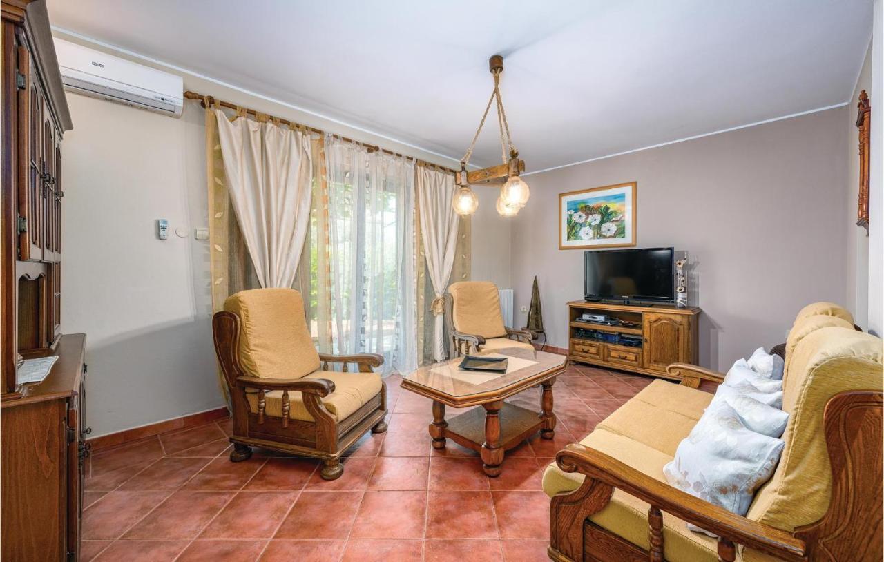 Stunning Apartment In Rovinj With Kitchen Ngoại thất bức ảnh