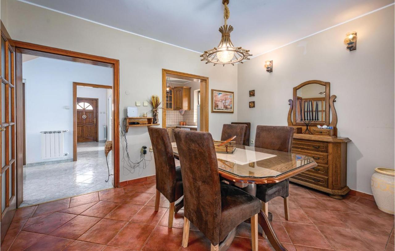 Stunning Apartment In Rovinj With Kitchen Ngoại thất bức ảnh