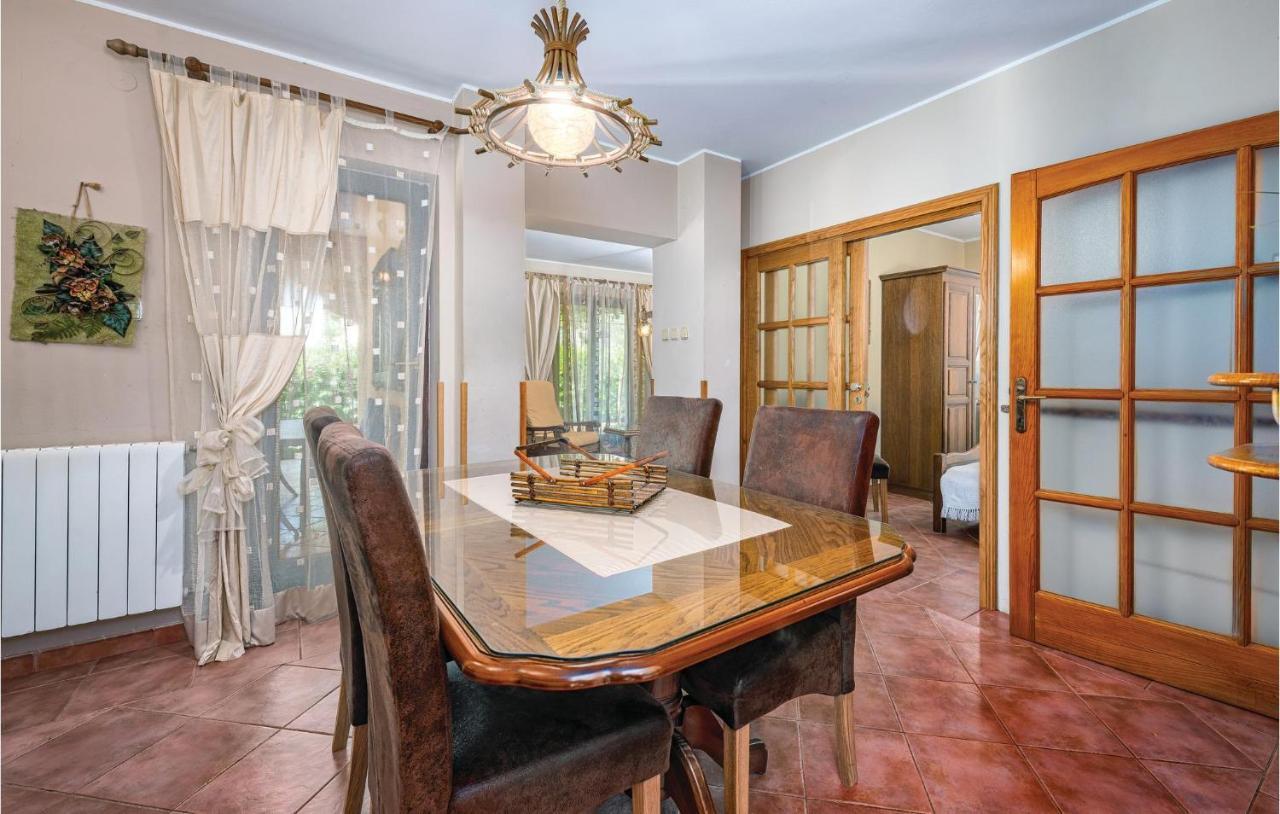 Stunning Apartment In Rovinj With Kitchen Ngoại thất bức ảnh