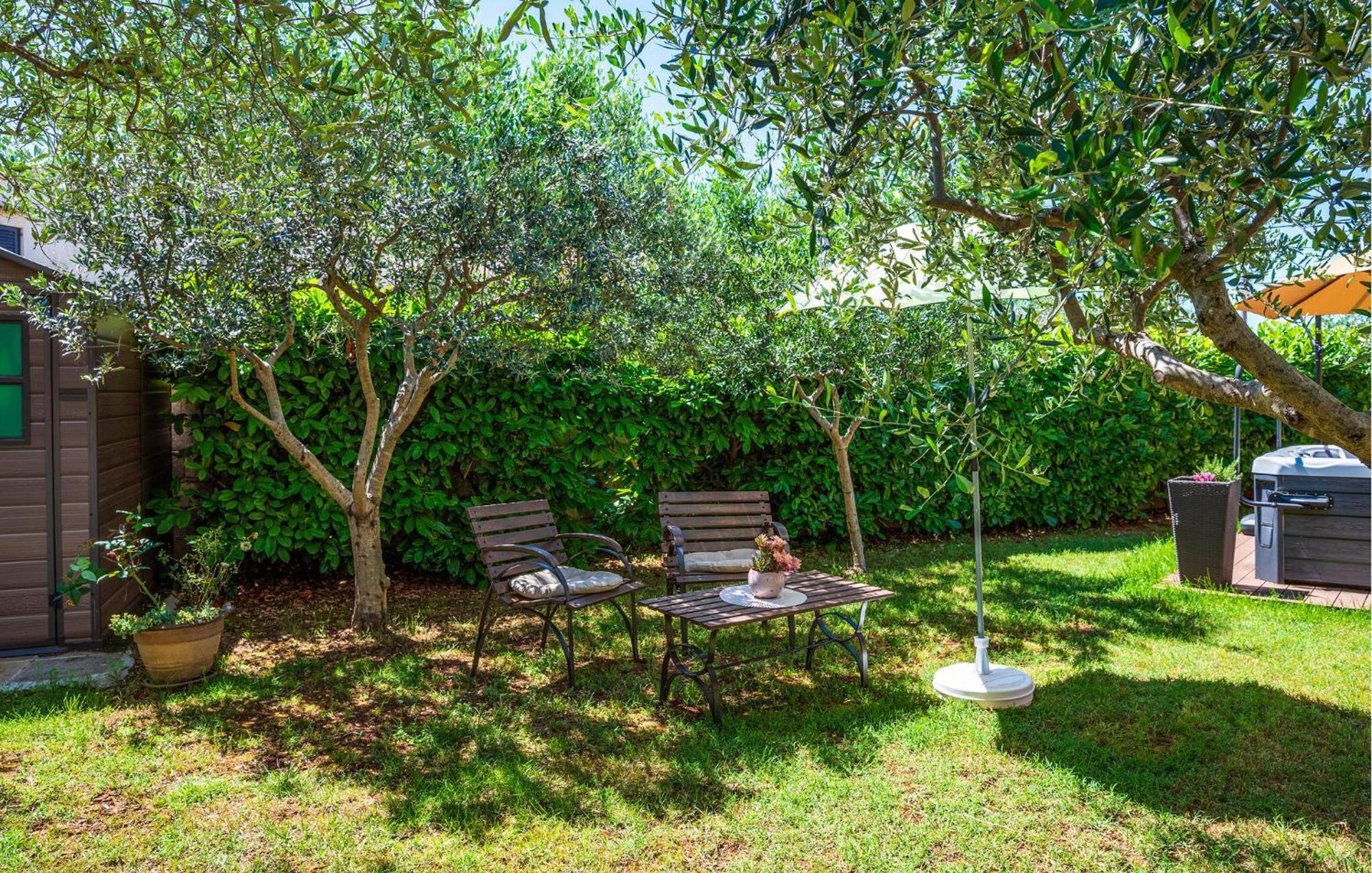 Stunning Apartment In Rovinj With Kitchen Ngoại thất bức ảnh