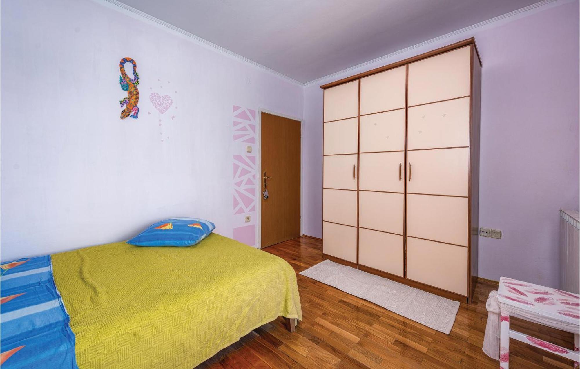 Stunning Apartment In Rovinj With Kitchen Ngoại thất bức ảnh