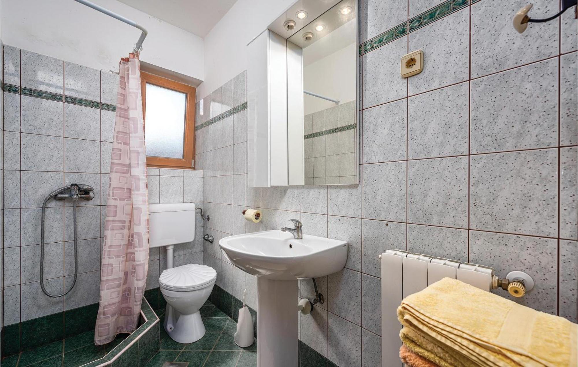 Stunning Apartment In Rovinj With Kitchen Ngoại thất bức ảnh