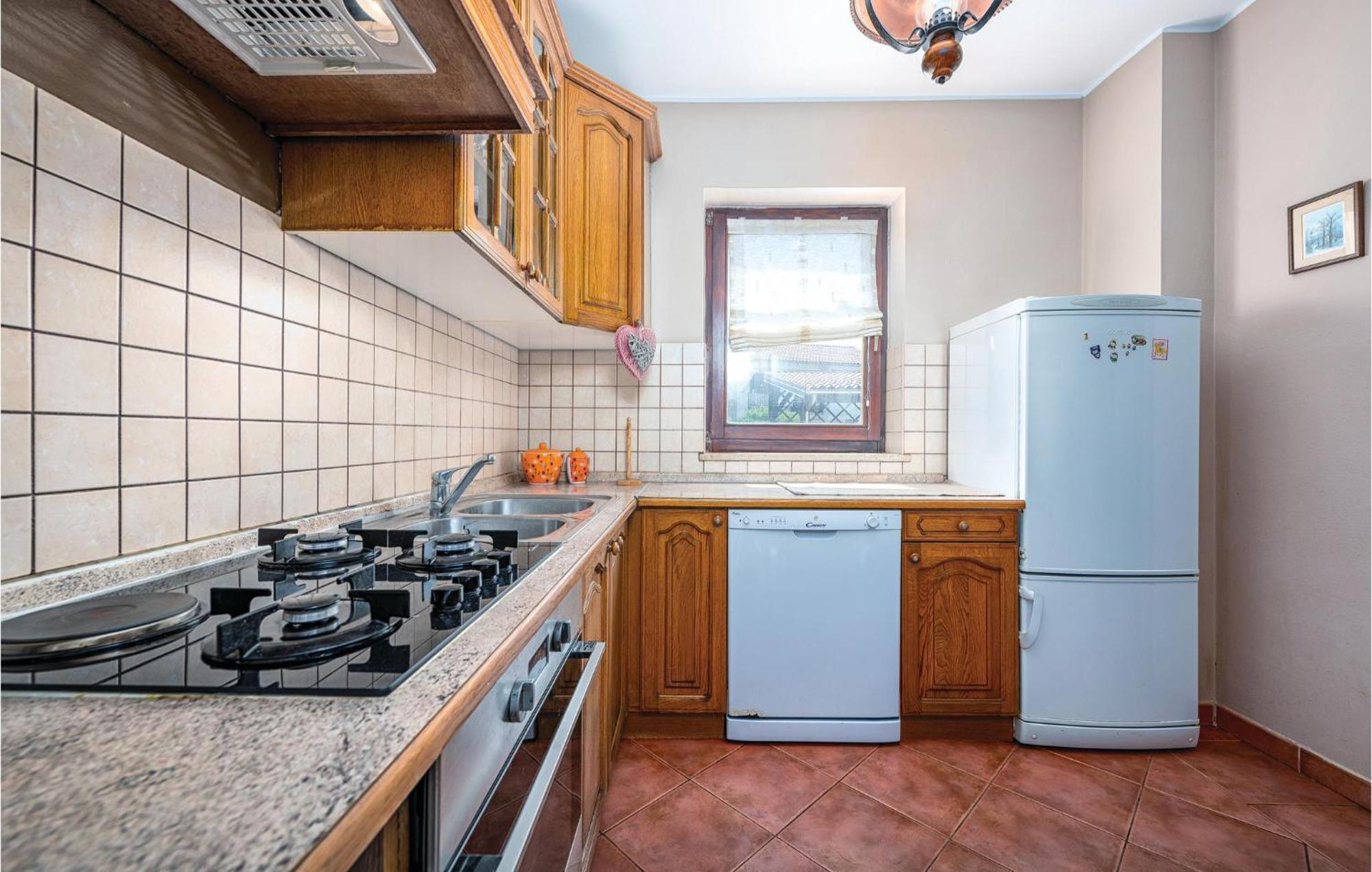 Stunning Apartment In Rovinj With Kitchen Ngoại thất bức ảnh