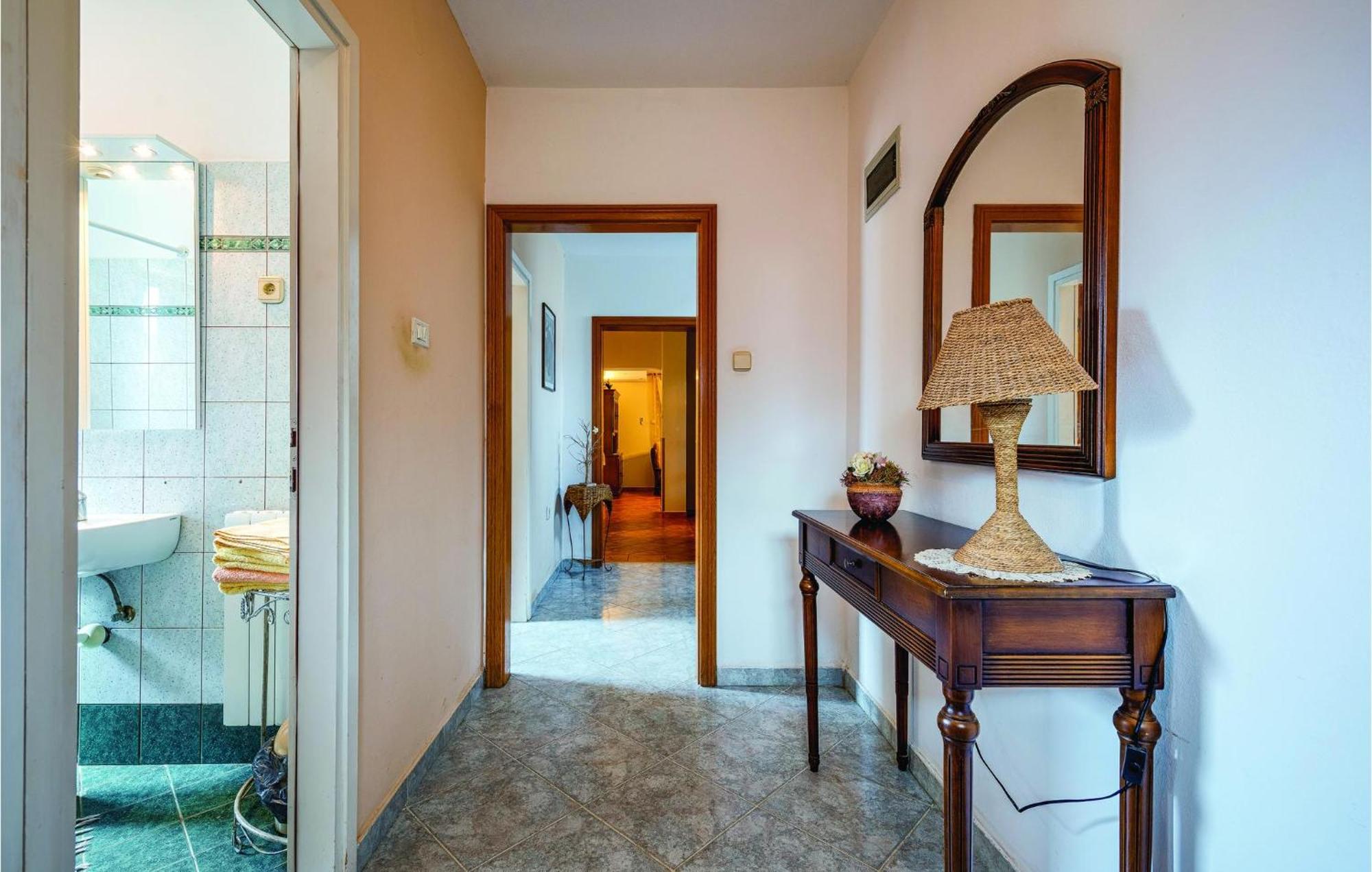Stunning Apartment In Rovinj With Kitchen Ngoại thất bức ảnh