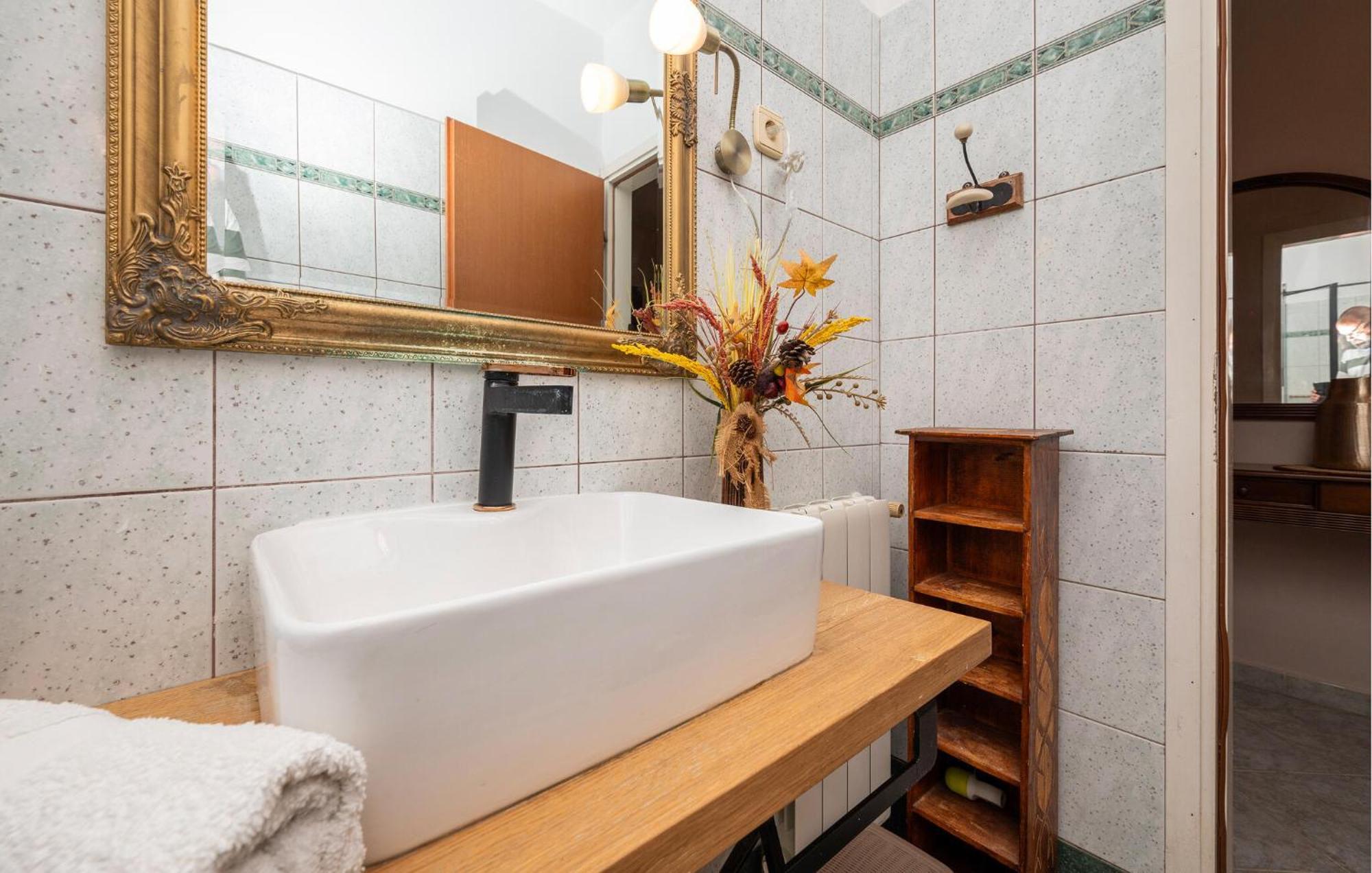 Stunning Apartment In Rovinj With Kitchen Ngoại thất bức ảnh