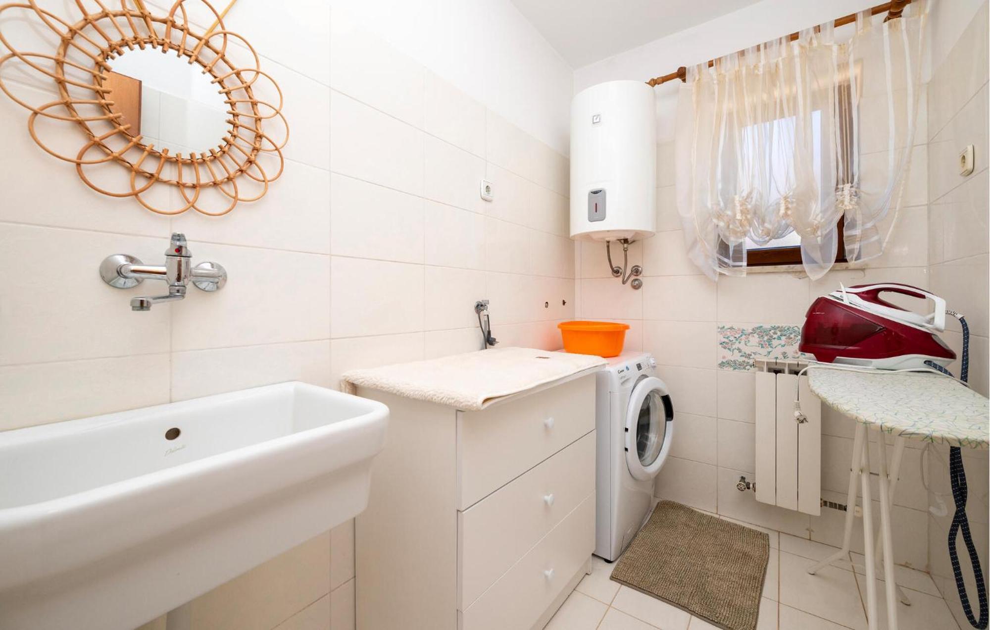 Stunning Apartment In Rovinj With Kitchen Ngoại thất bức ảnh