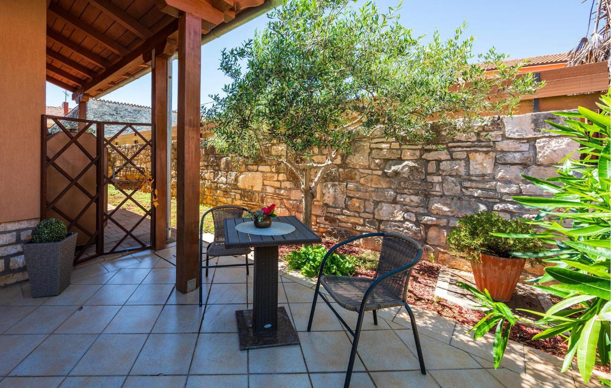 Stunning Apartment In Rovinj With Kitchen Ngoại thất bức ảnh